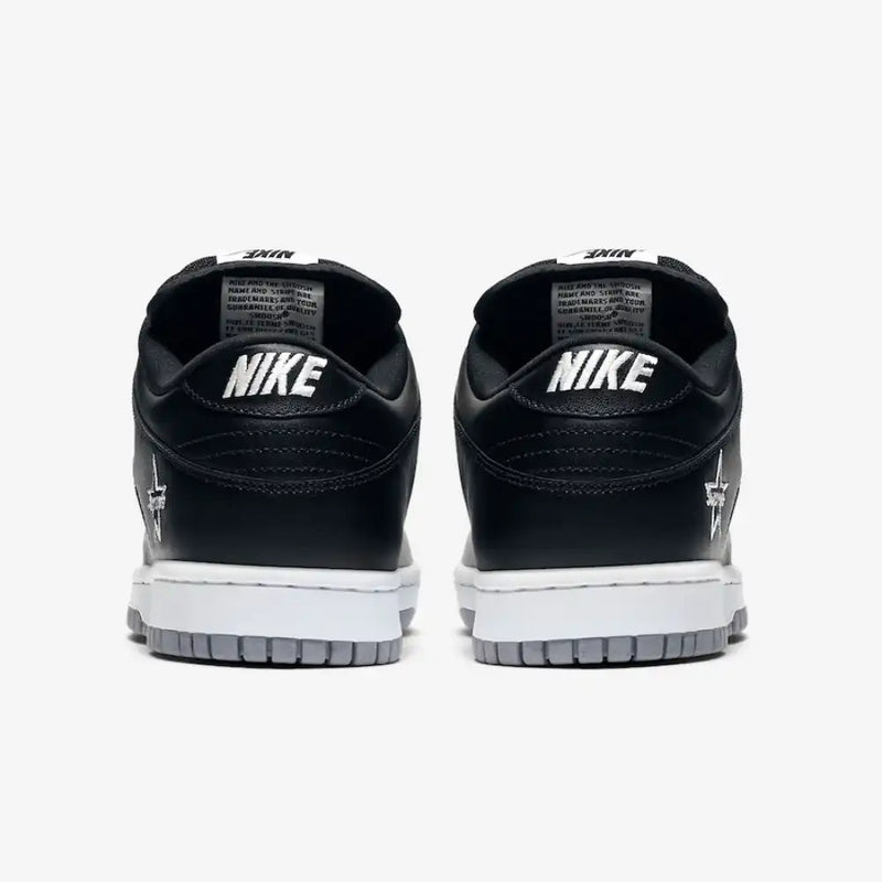 Supreme x Nike SB Dunk Low QS Metallic Silver - DRIP DOS ARTISTAS 