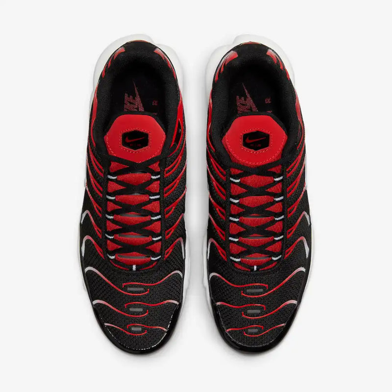 Nike Air Max Plus Black and University Red - DRIP DOS ARTISTAS 