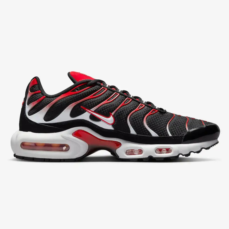 Nike Air Max Plus Black and University Red - DRIP DOS ARTISTAS 