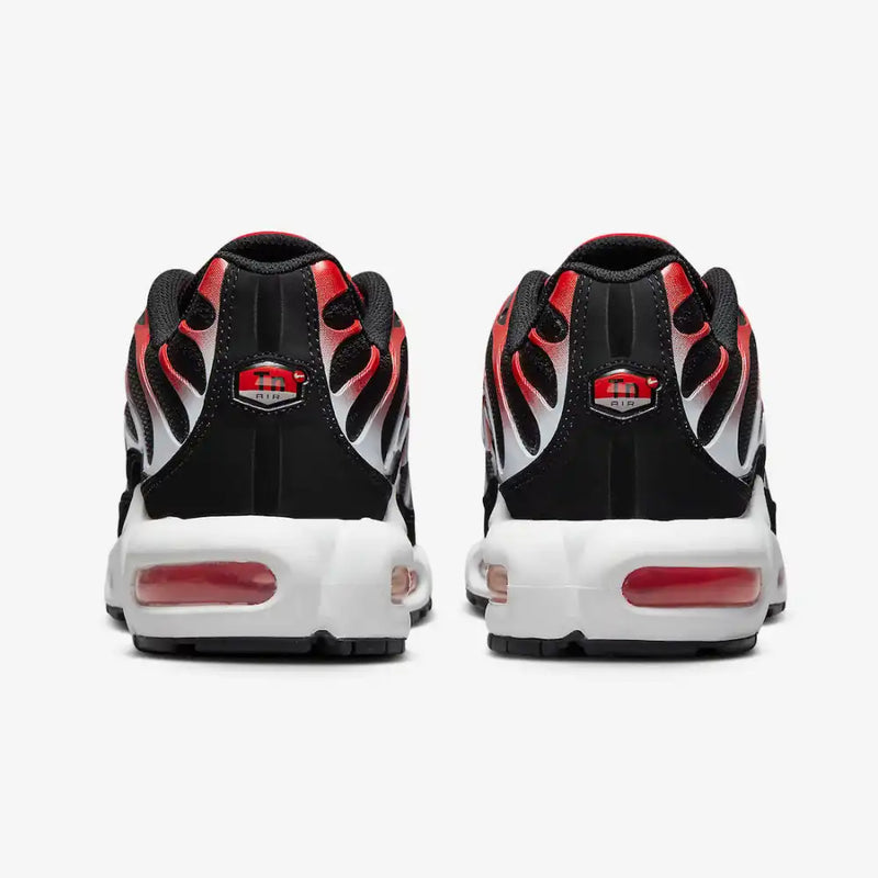 Nike Air Max Plus Black and University Red - DRIP DOS ARTISTAS 