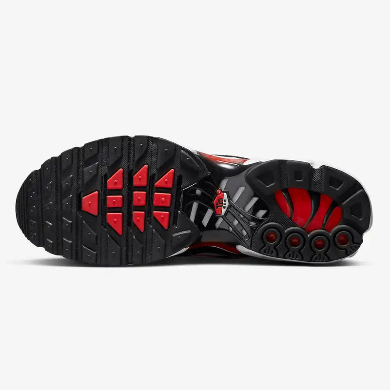 Nike Air Max Plus Black and University Red - DRIP DOS ARTISTAS 
