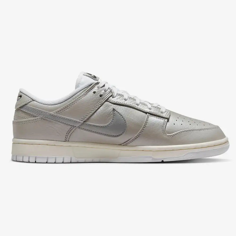 Nike Dunk Low Metallic Silver - DRIP DOS ARTISTAS 