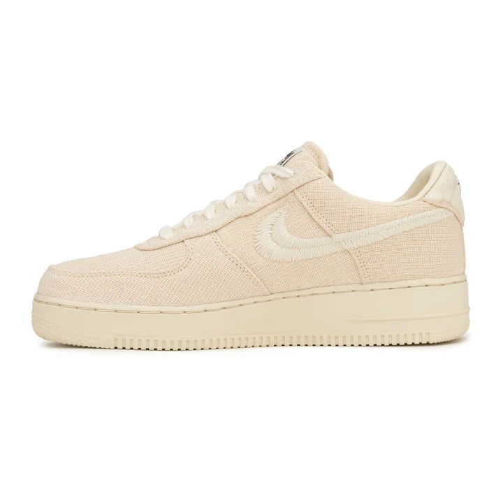 Stussy x Nike Air Force 1 fossil - DRIP DOS ARTISTAS 