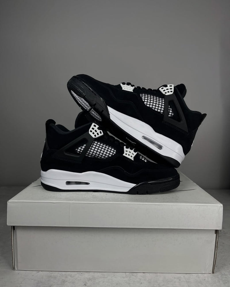 OFERTA LIMITADA - Air Jordan 4 ‘White Thunder’