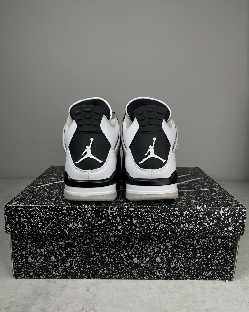 OFERTA LIMITADA - Air Jordan 4 ‘Military Black