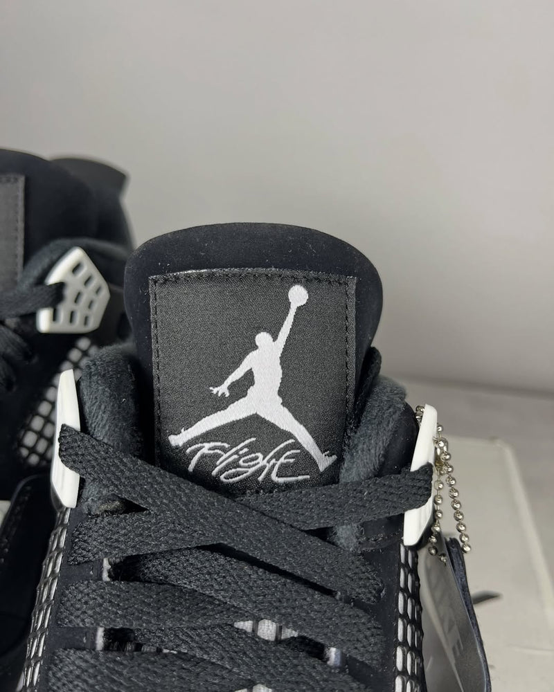 OFERTA LIMITADA - Air Jordan 4 ‘White Thunder’