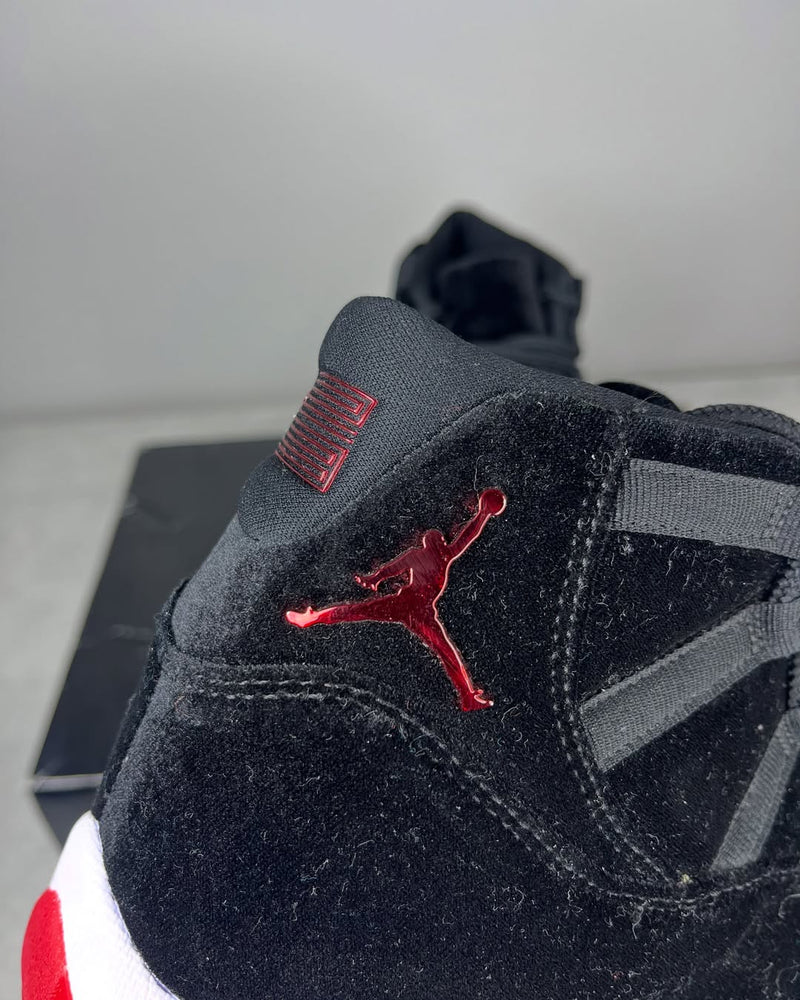 OFERTA LIMITADA - Air Jordan 11 Bred ‘Velvet’