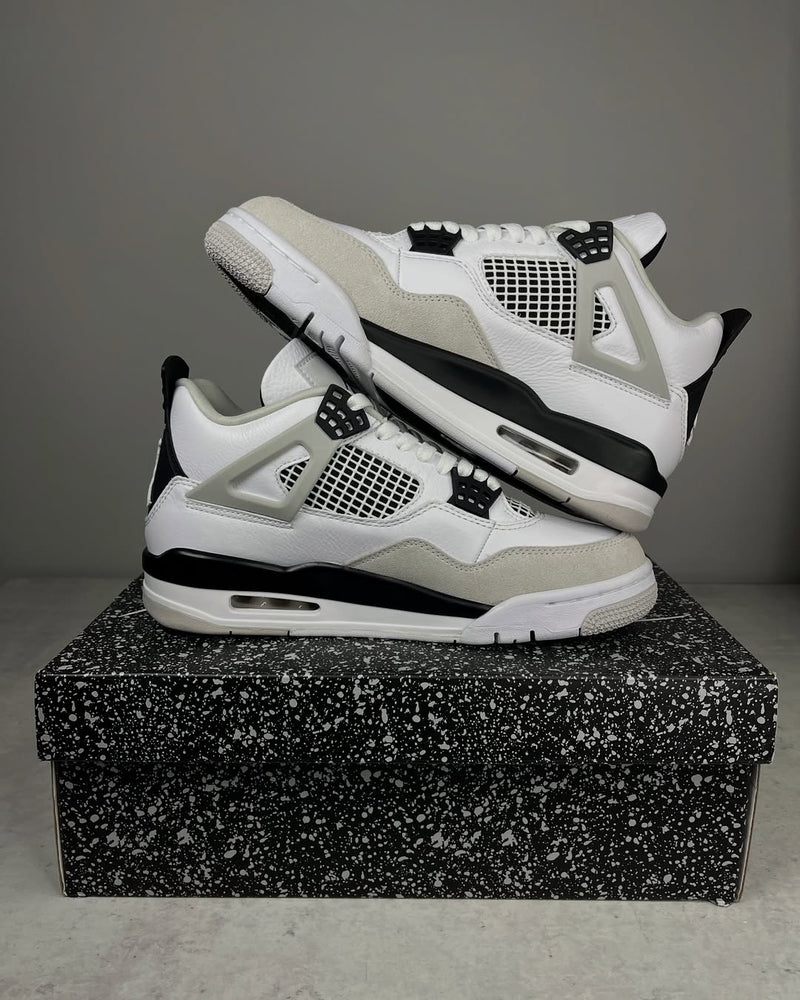 OFERTA LIMITADA - Air Jordan 4 ‘Military Black
