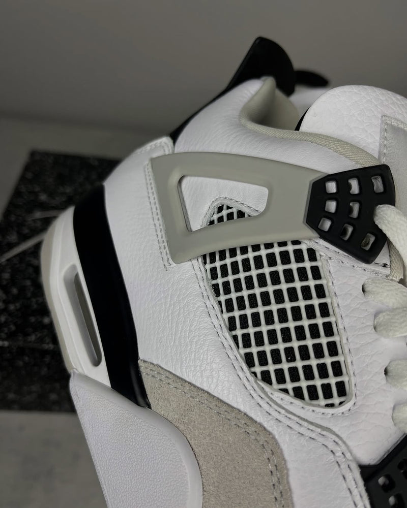 OFERTA LIMITADA - Air Jordan 4 ‘Military Black