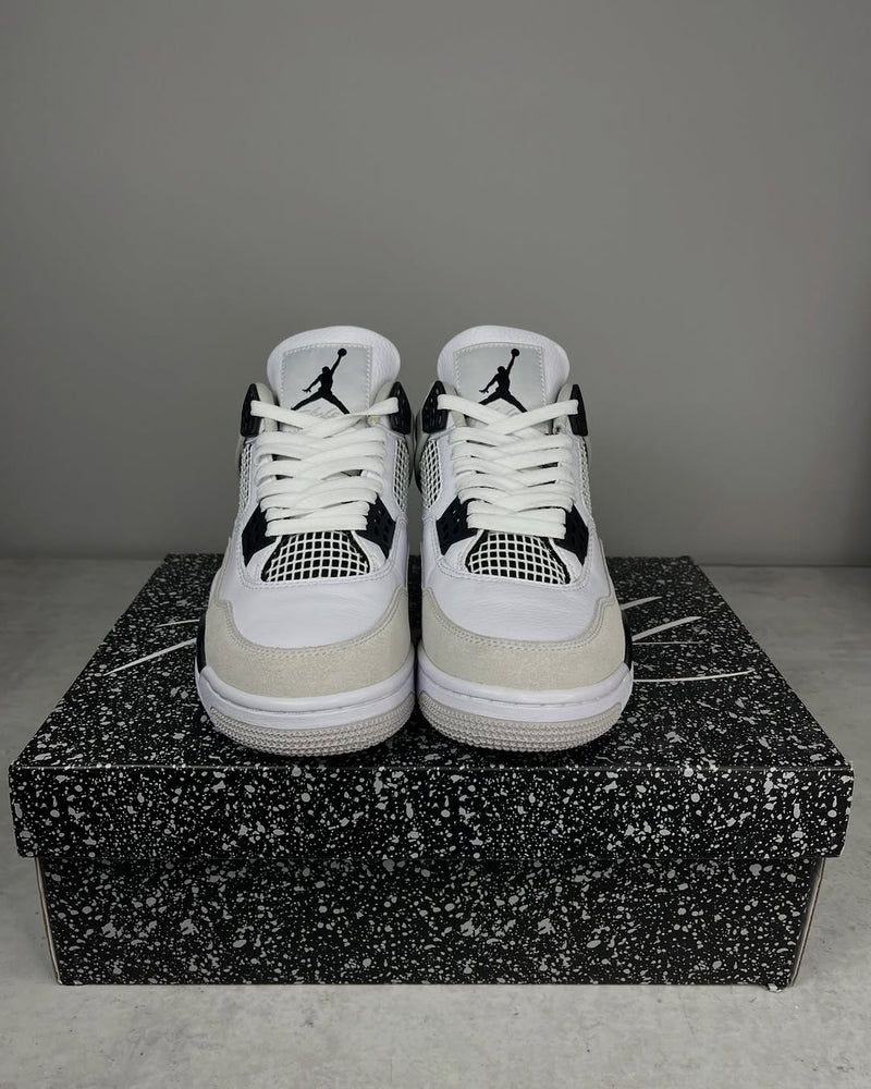 OFERTA LIMITADA - Air Jordan 4 ‘Military Black