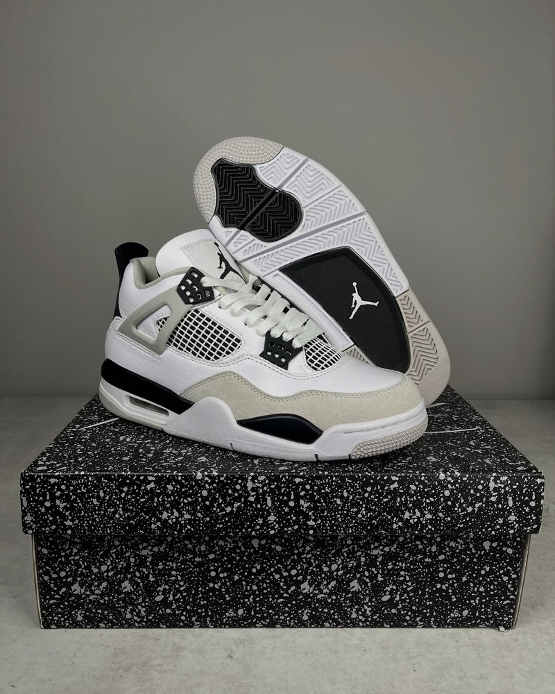 OFERTA LIMITADA - Air Jordan 4 ‘Military Black
