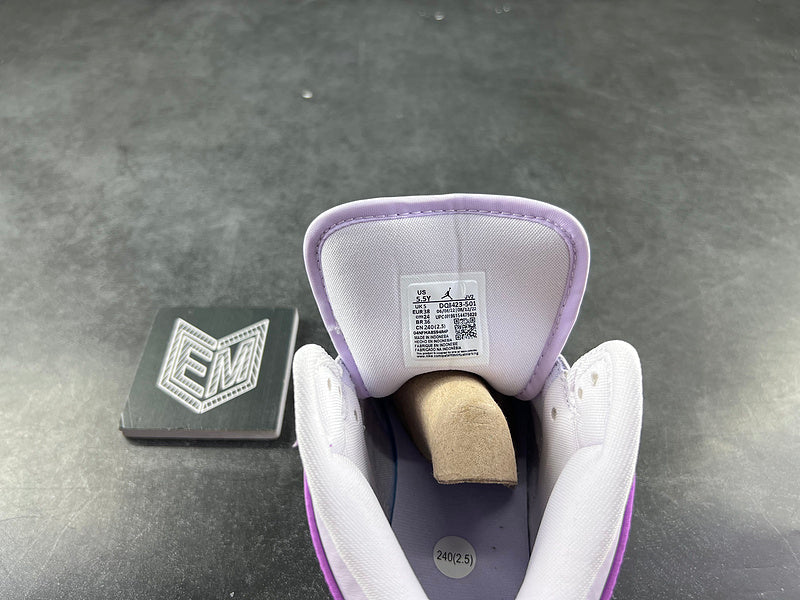 Air Jordan 1 Mid Barely Grape (GS) - DRIP DOS ARTISTAS 