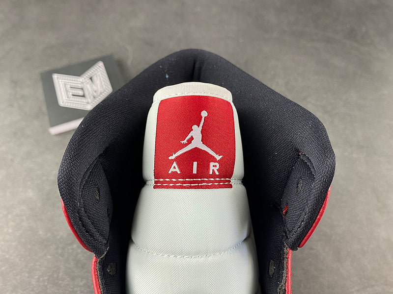 Jordan 1 Mid _Chicago (2020) - DRIP DOS ARTISTAS 