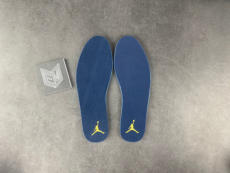 Jordan 1 Mid White Metallic Gold Obsidian - DRIP DOS ARTISTAS 