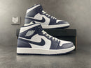 Jordan 1 Mid White Metallic Gold Obsidian - DRIP DOS ARTISTAS 