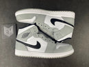 Air Jordan 1 Mid Light Smoke Grey - DRIP DOS ARTISTAS 