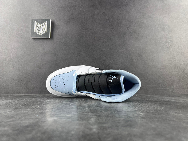Air Jordan 1 Mid SE Ice Blue (2023) - DRIP DOS ARTISTAS 