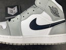 Air Jordan 1 Mid Light Smoke Grey - DRIP DOS ARTISTAS 