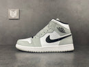 Air Jordan 1 Mid Light Smoke Grey - DRIP DOS ARTISTAS 