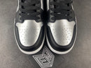 Jordan 1 Low SE Black Metallic Silver - DRIP DOS ARTISTAS 