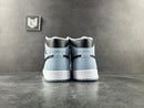 Air Jordan 1 Mid SE Ice Blue (2023) - DRIP DOS ARTISTAS 