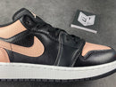 Jordan 1 Low Crimson Tint (GS) - DRIP DOS ARTISTAS 
