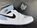 Air Jordan 1 Mid SE Ice Blue (2023) - DRIP DOS ARTISTAS 