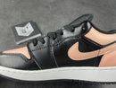 Jordan 1 Low Crimson Tint (GS) - DRIP DOS ARTISTAS 