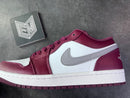 Jordan 1 Low White Bordeaux - DRIP DOS ARTISTAS 