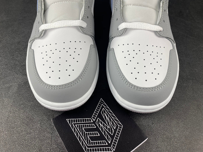 Jordan 1 Mid Wolf Grey Aluminum - DRIP DOS ARTISTAS 